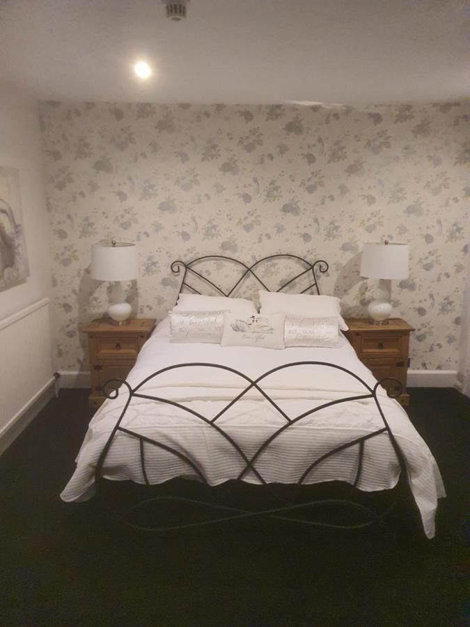 The Swan @ Stoford Hotel Luaran gambar A bedroom at the hotel