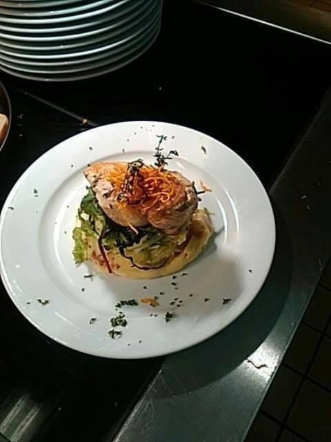 The Swan @ Stoford Hotel Luaran gambar A prepared dish of chicken and cabbage