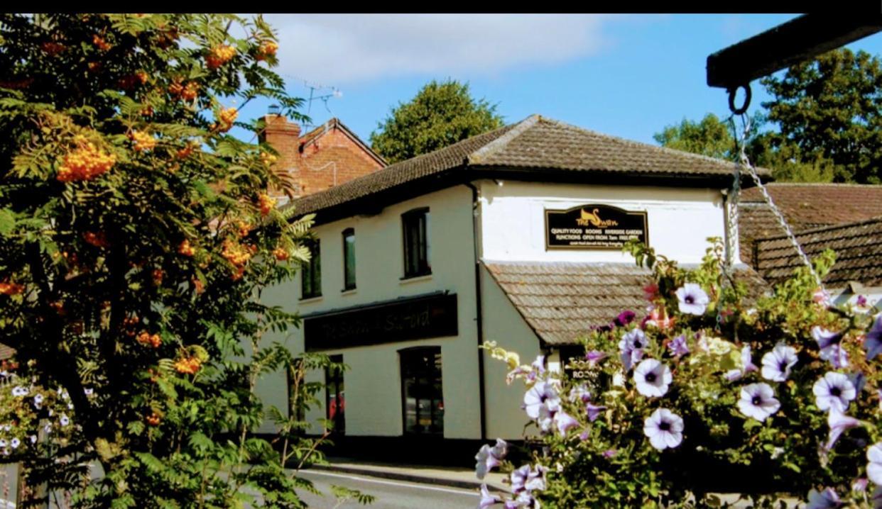 The Swan @ Stoford Hotel Luaran gambar The Old Post Office, Great Haywood