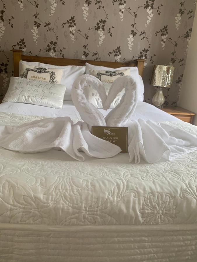 The Swan @ Stoford Hotel Luaran gambar A bed at the hotel